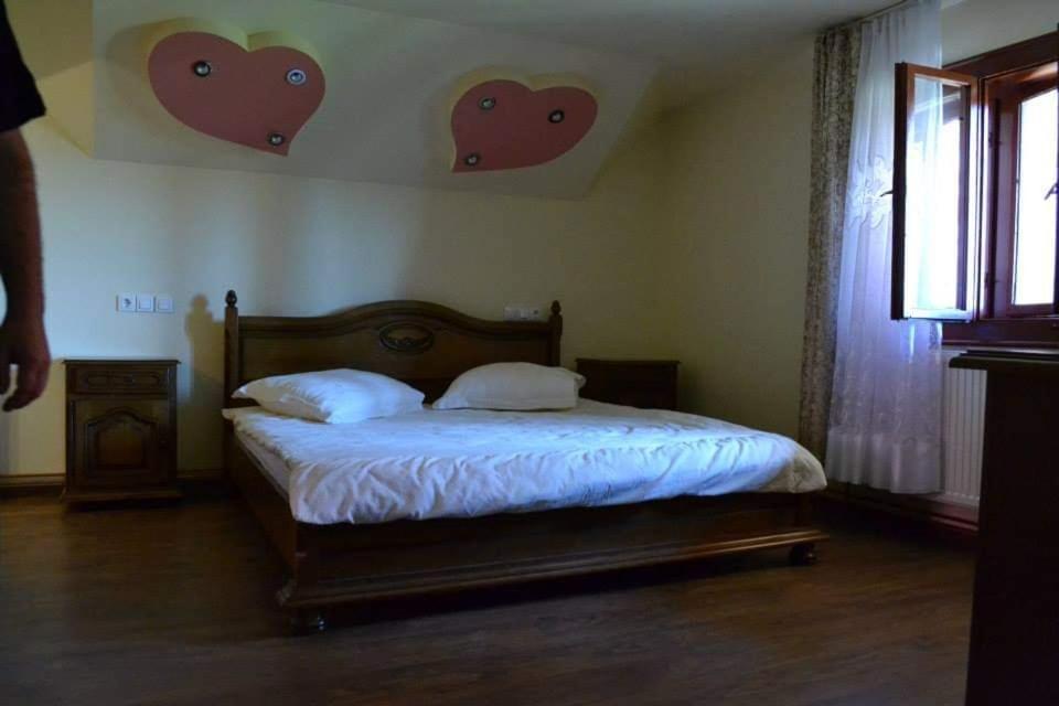 Casa Din Barsana Hotel Birsana ภายนอก รูปภาพ